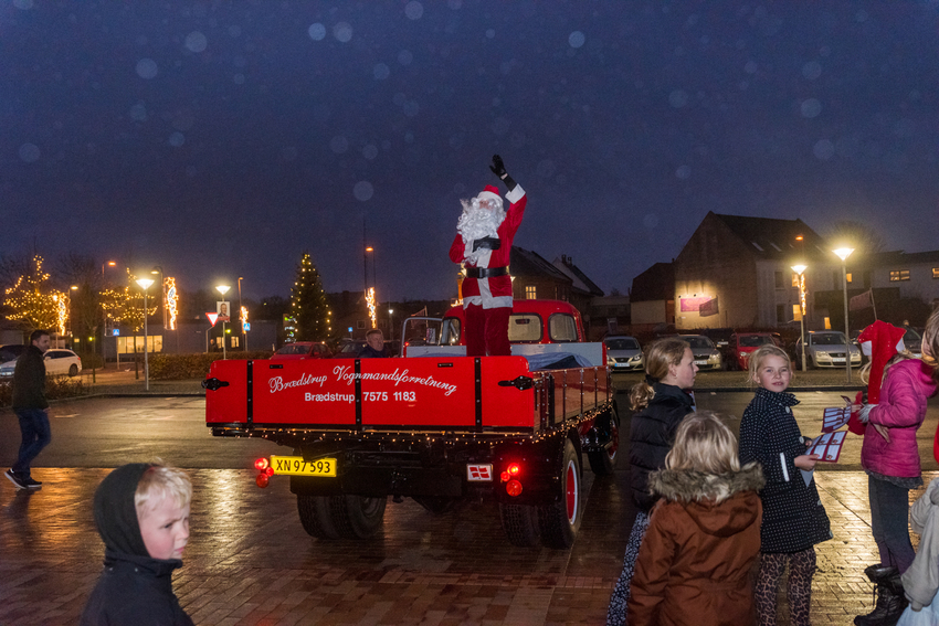 Juletræet blev tændt i Brædstrup