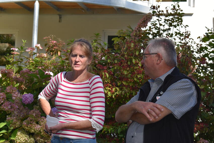 Birthe og John udveksler erfaringer