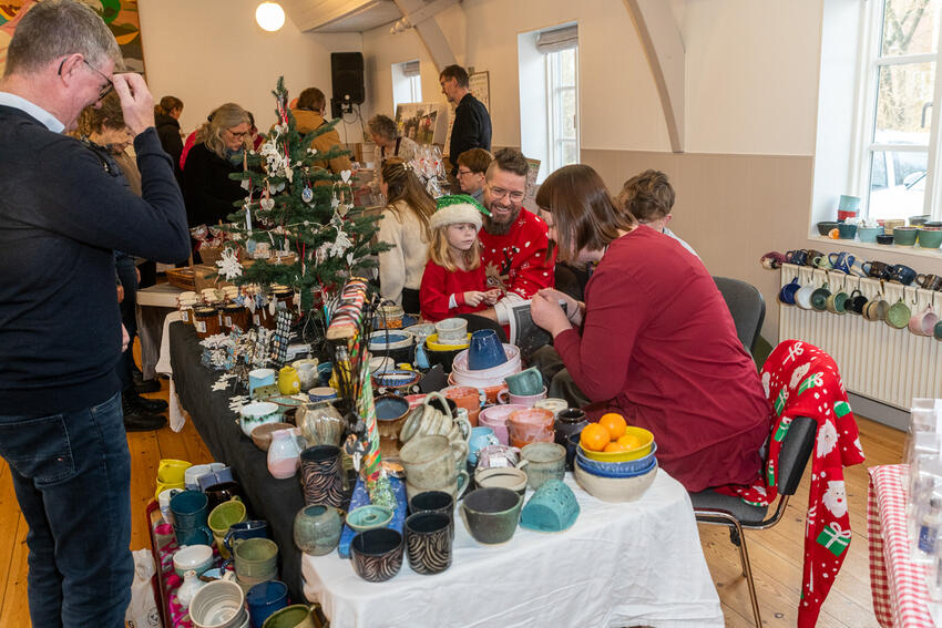 Julepynt og en glad familie