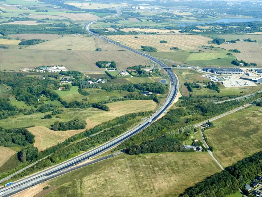 Dronefoto af E45 ved Skanderborg