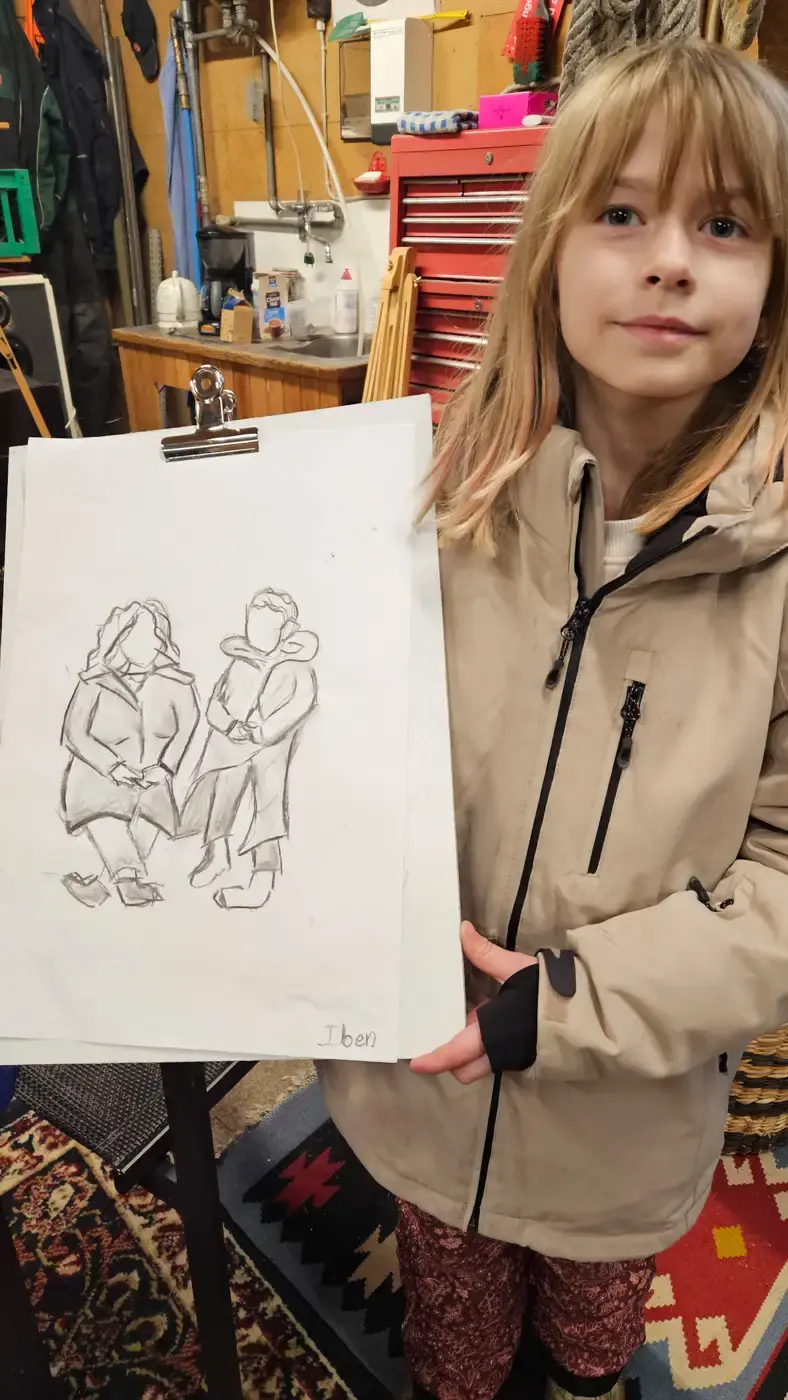 Ung pige med tegning