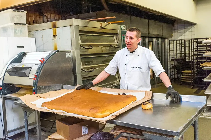 Danmarks måske største fastelavnsbolle i Hovedgård