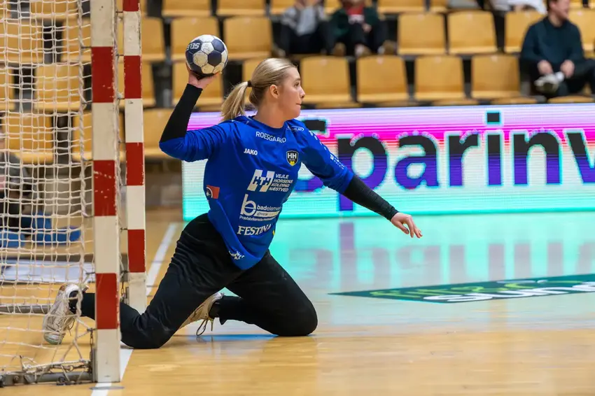 Kvindelig Håndboldspiller i målet