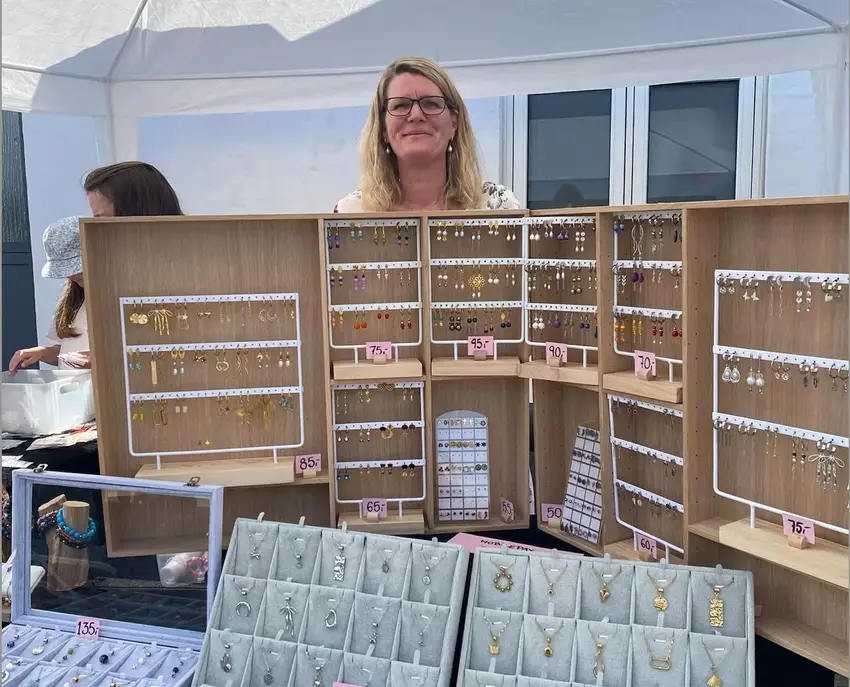 Vicki Rosenfeldt Nielsen med sine smukke smykker