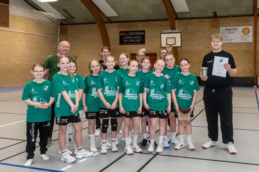 Felix Sørensen og håndboldpigerne