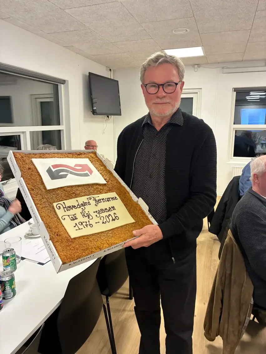 Kaj Jessen med en kage