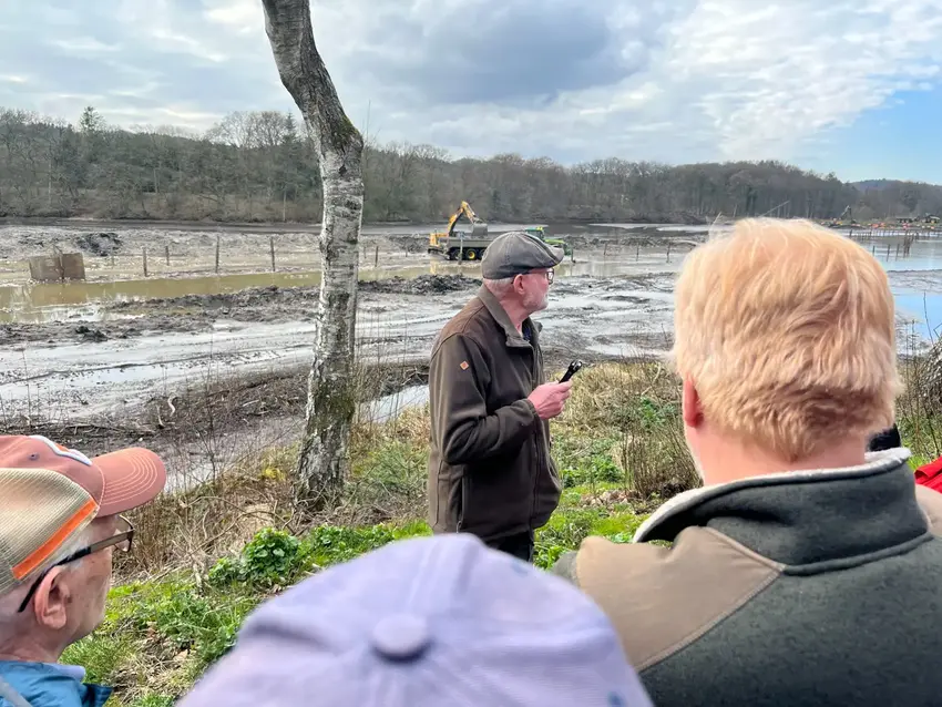 Mennesker på kanten af Gudenåen