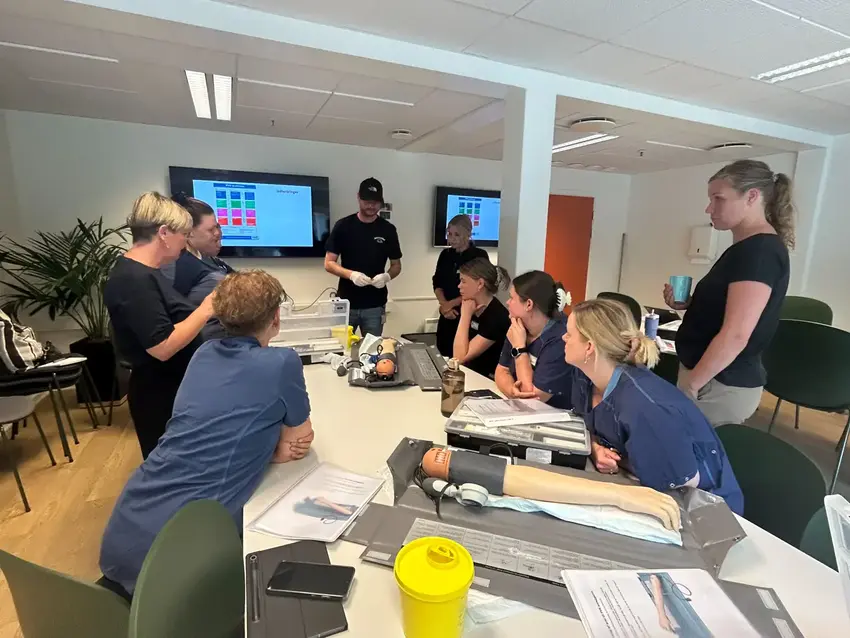 Sygeplejersker modtager undervisning