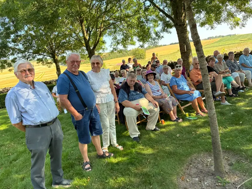 Sommersang på Yding Kirkegård