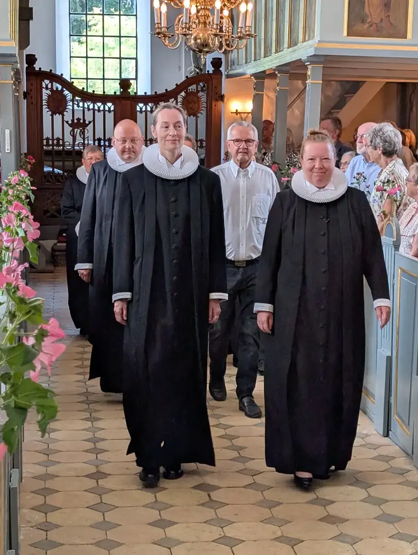 Indsættelse i Vær kirke - indgang
