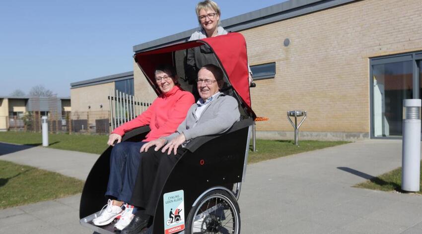 Ud i det blå i en rickshaw