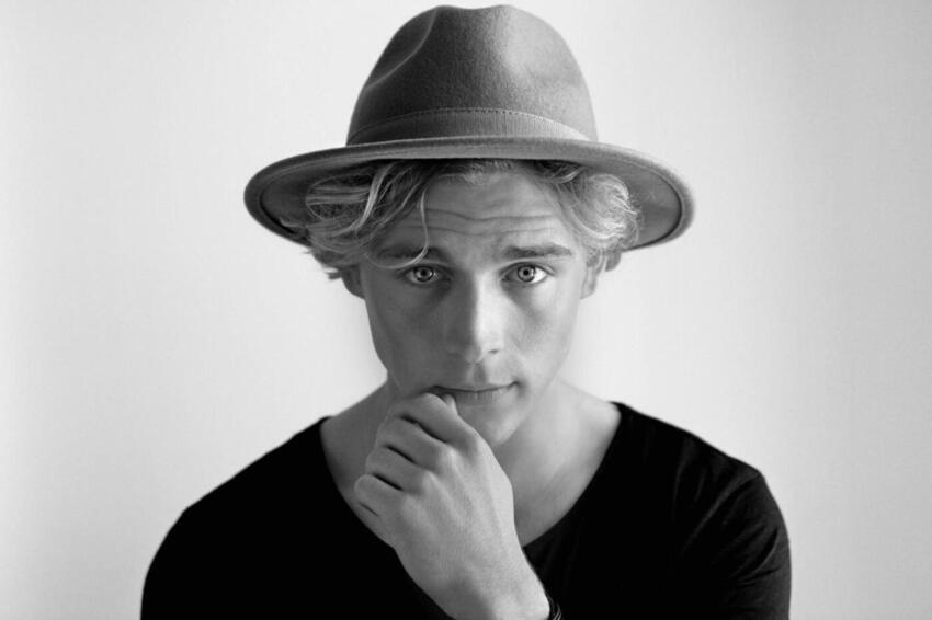 Mads Langer, Christopher, Scarlet Pleasure og phlake optræder til X Factor-finalen