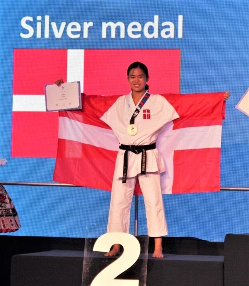 VM Sølv til lokal karatepige