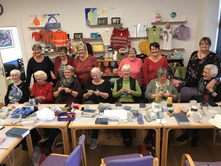 Kom og dyrk fællesskabet med Strikkedamerne