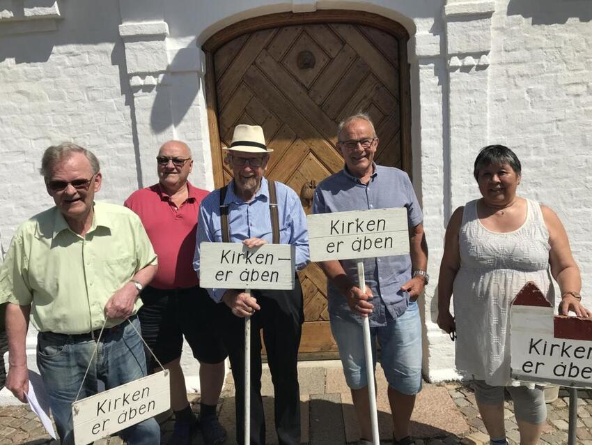 Østbirk Kirke er åben – også i ferien.