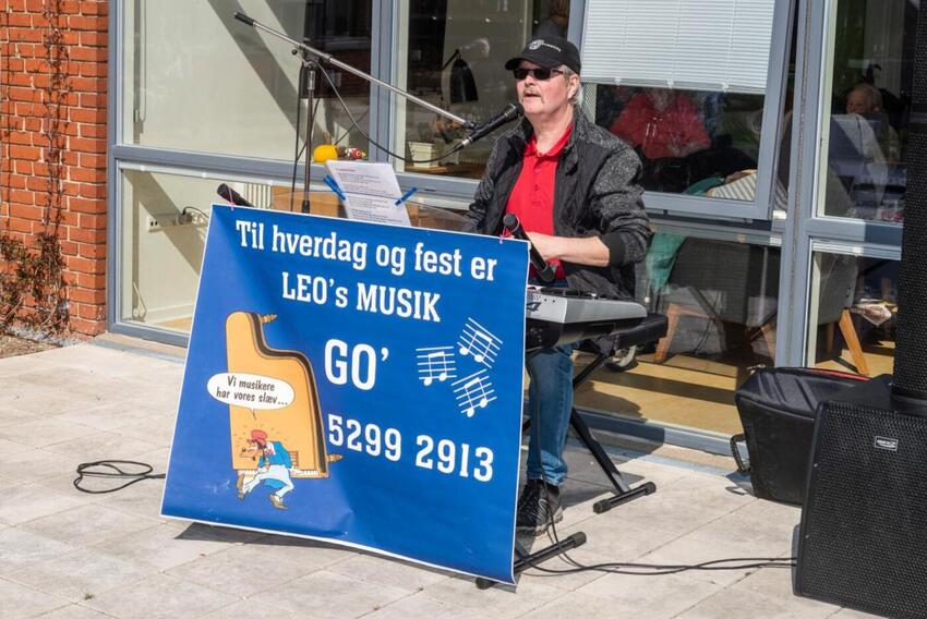 Rettelse: Leo spiller for de ældre