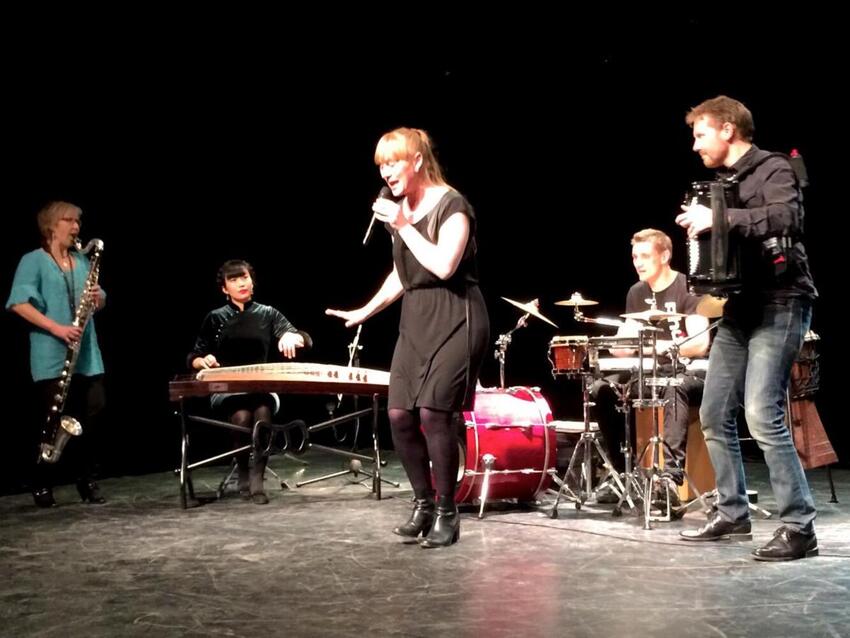 Ny dansk folkemusik møder kinesisk folkemusik – Phønix feat. kinesiske Sangka