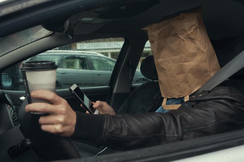 Klip i kørekortet for at anvende håndholdt teleudstyr under kørslen