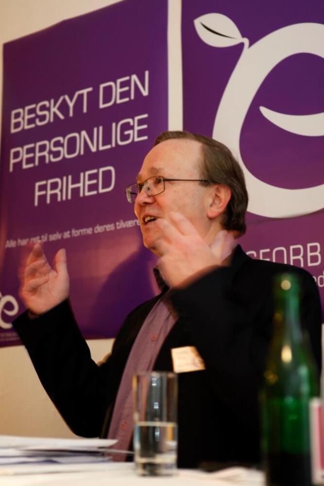 En finanslov i tomgang - designet for vennerne