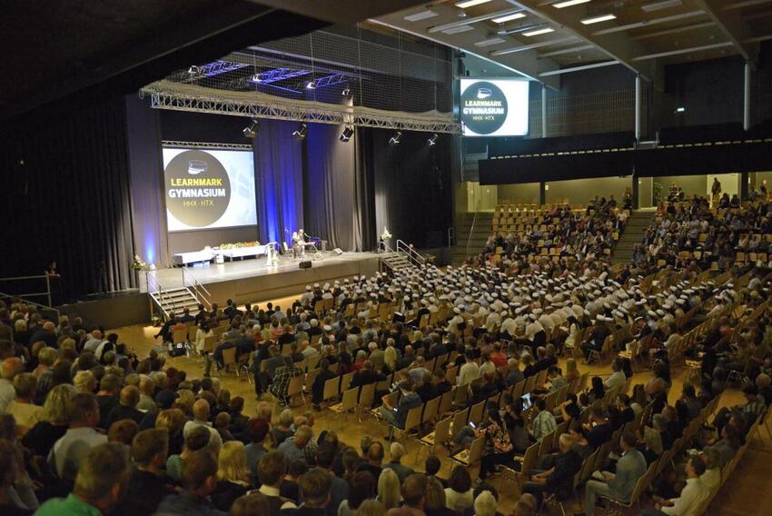 Studenter fra Learnmark Gymnasium HHX og HTX får højere karakterer end forventet  