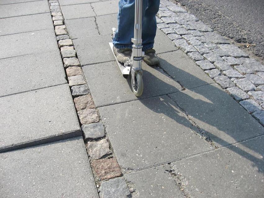 Skæve fortove giver faldulykker