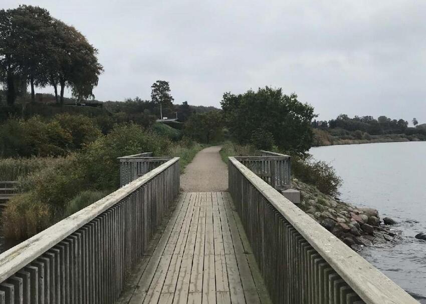 Den gamle jernbanebro på Husoddestien bliver renoveret