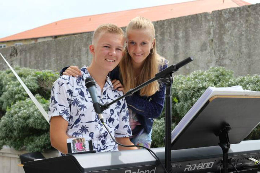 Celina & Jacob atter i disco-drøn