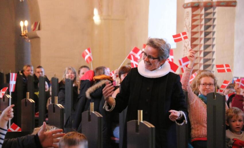 Præsten mangler festtøj
