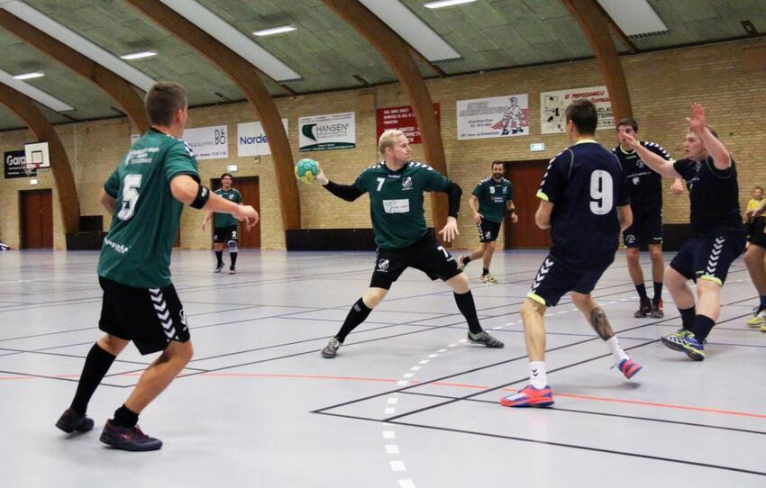 Stolpe ud for ØIF i første kamp i 2015