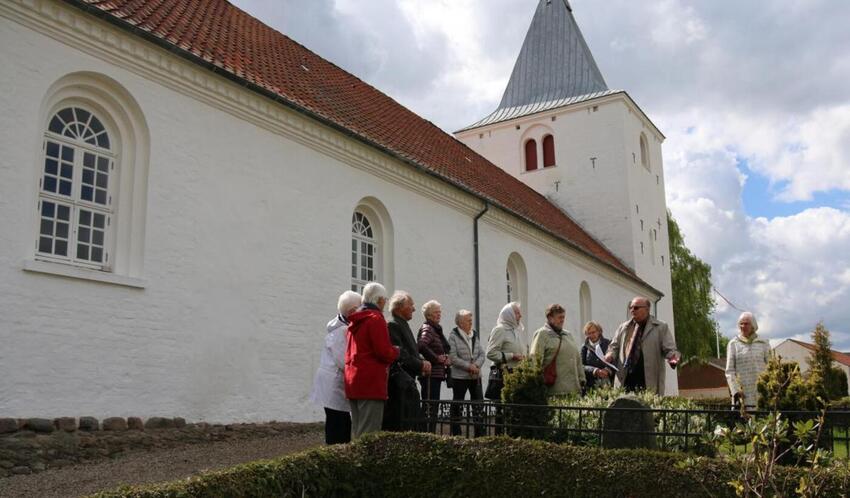 Kirkegårdsvandring i Østbirk