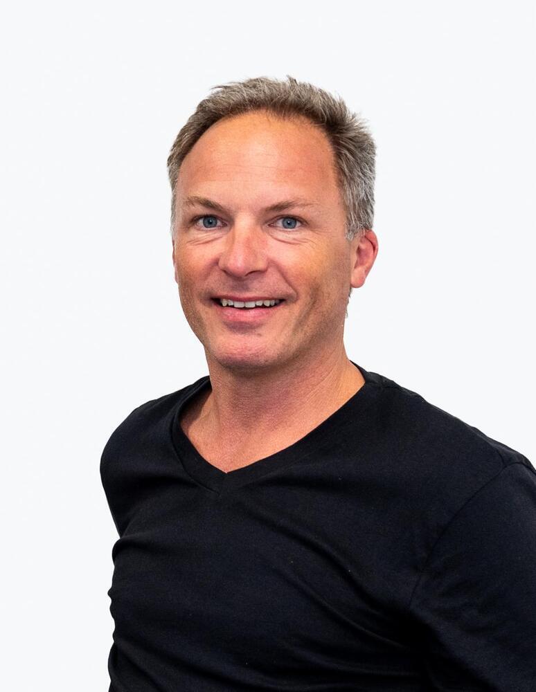 FysioPT starter udendørs træning for teenagepiger i Hansted Skov. 