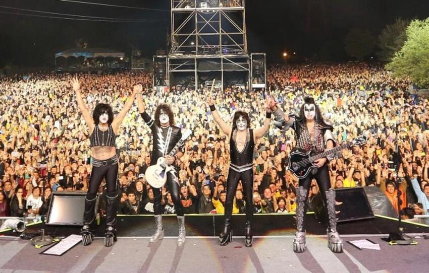 Kiss i Forum