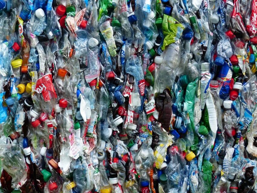 Danskerne vil have højere afgifter på plastikflasker