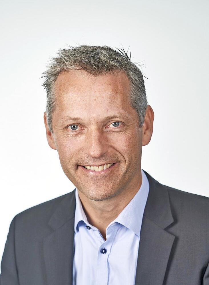 Vores læger skal kunne tale flydende og forståelig dansk