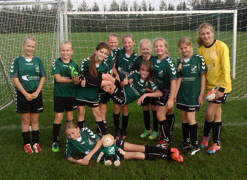 ØIFs U12 piger er publikumsmagneter