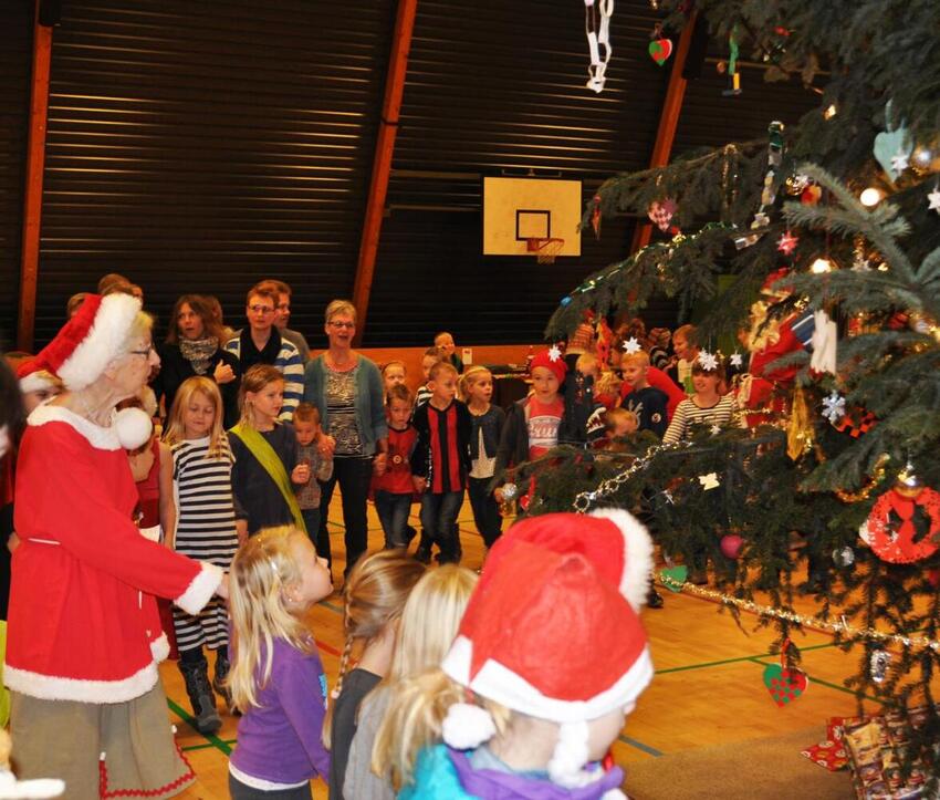 Juletræsfest i Hovedgårdhallen på lørdag