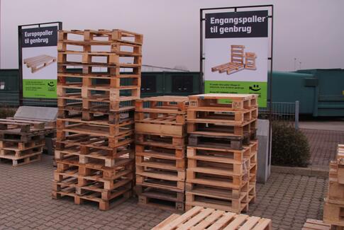 Paller bliver sendt til genbrug fra Horsens Genbrugsplads