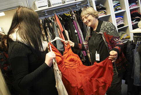 Jubel over åbning af genbrugsbutikker – bekymring over tabet