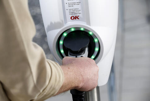 OK åbner flere lynladestationer til elbiler i 2021