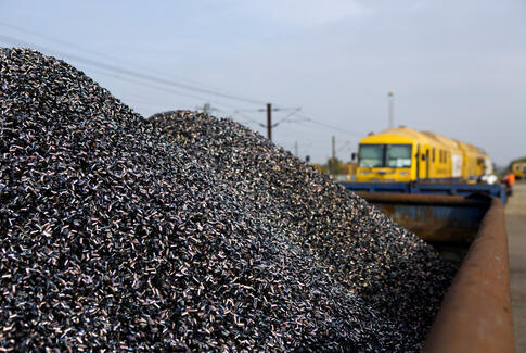 Nu fræses revnerne af skinnerne mellem Aarhus og Fredericia