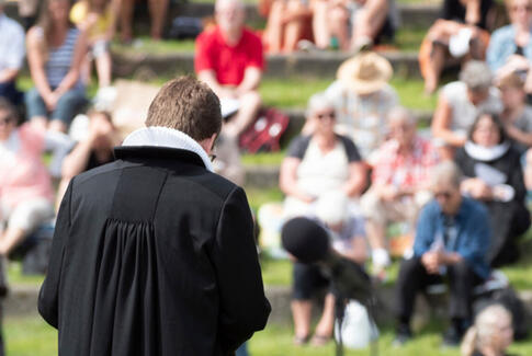 Nye udendørs muligheder for gudstjeneste ved din lokale kirke