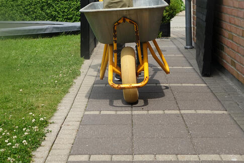 Havearbejde er sundt, men pas på ryggen