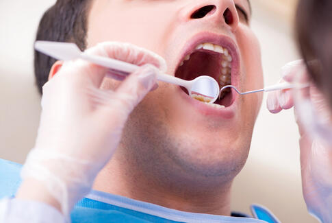 Nu skal far og mor til tandlæge