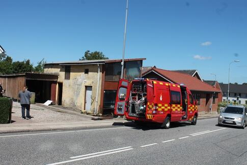 Brand i bygning på Vestbirkvej i Østbirk
