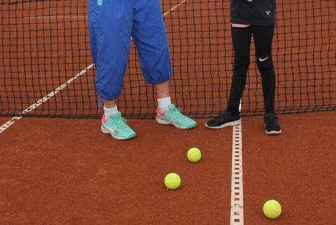 Ellen er både yngste og ældste tennisspiller i Østbirk IF