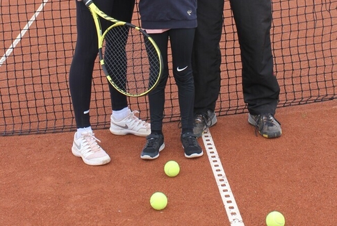 Tre generationer mødes på tennisbanerne i Østbirk