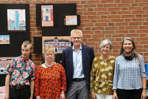 Udviklingshæmmedes kunst rykker ind på Rådhuset