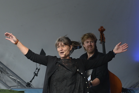 Koncert med Skrallebang i Hovedgård