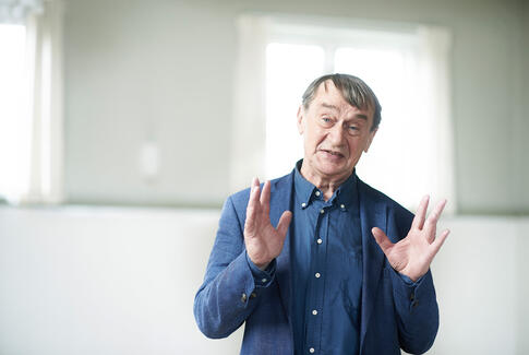 Jens fortæller sine historier på Birkebo