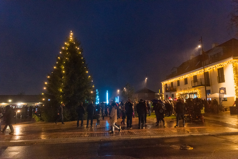 Juletræet blev tændt i Brædstrup